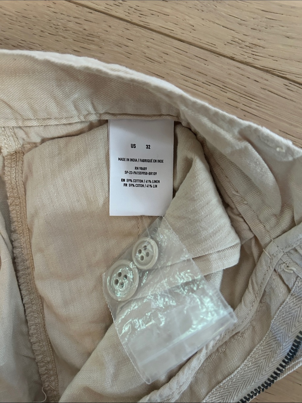 Todd Snyder Cream Men's Flat Front Casual Shorts - Picture 4 of 4